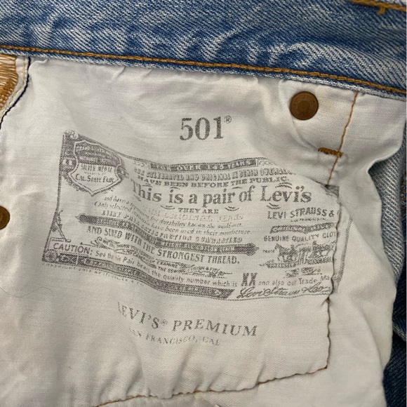 Levi’s 501 High Rise Short in Fault Line - Picture 8 of 8